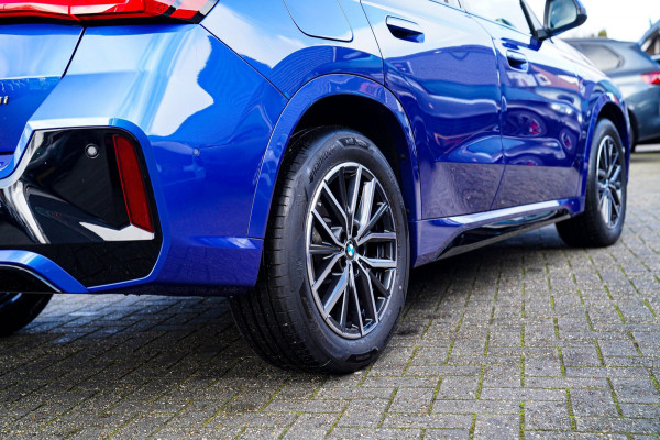 BMW X1 18i M-sport High Executive | HuD | Panorama | Harman/Kardon | incl BTW | M-pakket | Leder/Alcantara | Trekhaak elek | Lane