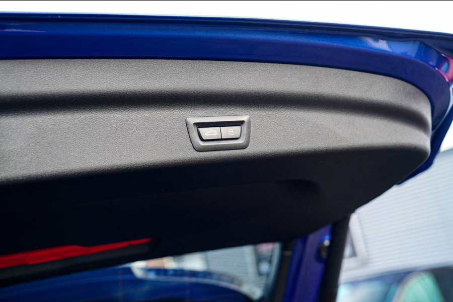 BMW X1 18i M-sport High Executive | HuD | Panorama | Harman/Kardon | incl BTW | M-pakket | Leder/Alcantara | Trekhaak elek | Lane