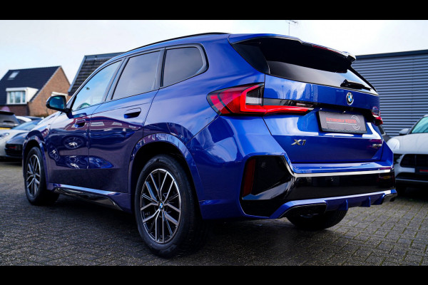 BMW X1 18i M-sport High Executive | HuD | Panorama | Harman/Kardon | incl BTW | M-pakket | Leder/Alcantara | Trekhaak elek | Lane