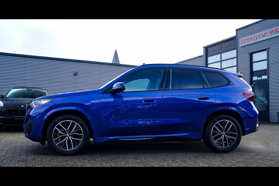 BMW X1 18i M-sport High Executive | HuD | Panorama | Harman/Kardon | incl BTW | M-pakket | Leder/Alcantara | Trekhaak elek | Lane