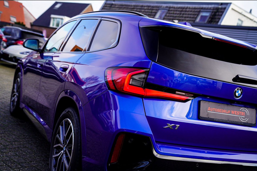 BMW X1 18i M-sport High Executive | HuD | Panorama | Harman/Kardon | incl BTW | M-pakket | Leder/Alcantara | Trekhaak elek | Lane