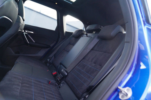 BMW X1 18i M-sport High Executive | HuD | Panorama | Harman/Kardon | incl BTW | M-pakket | Leder/Alcantara | Trekhaak elek | Lane