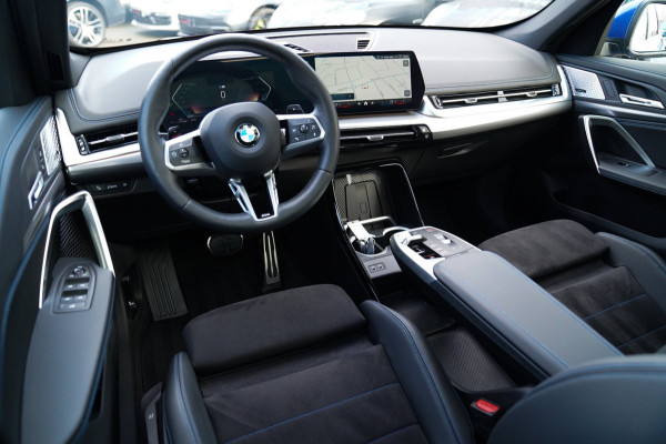 BMW X1 18i M-sport High Executive | HuD | Panorama | Harman/Kardon | incl BTW | M-pakket | Leder/Alcantara | Trekhaak elek | Lane