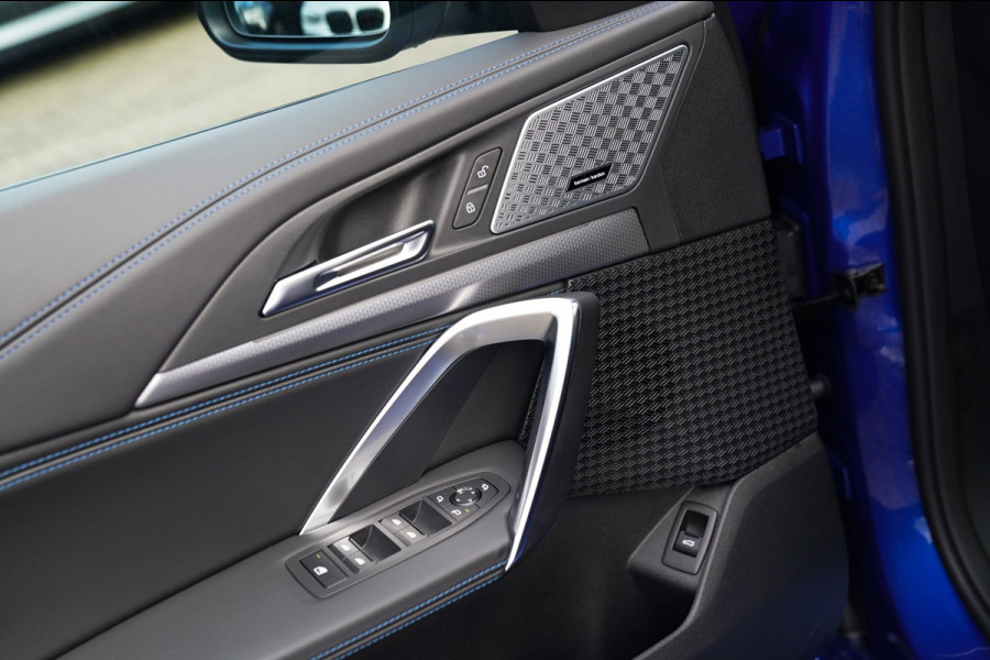 BMW X1 18i M-sport High Executive | HuD | Panorama | Harman/Kardon | incl BTW | M-pakket | Leder/Alcantara | Trekhaak elek | Lane