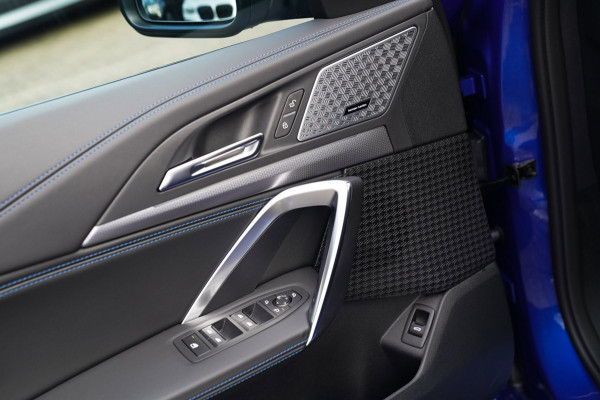 BMW X1 18i M-sport High Executive | HuD | Panorama | Harman/Kardon | incl BTW | M-pakket | Leder/Alcantara | Trekhaak elek | Lane