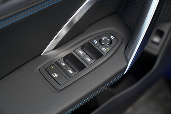 BMW X1 18i M-sport High Executive | HuD | Panorama | Harman/Kardon | incl BTW | M-pakket | Leder/Alcantara | Trekhaak elek | Lane