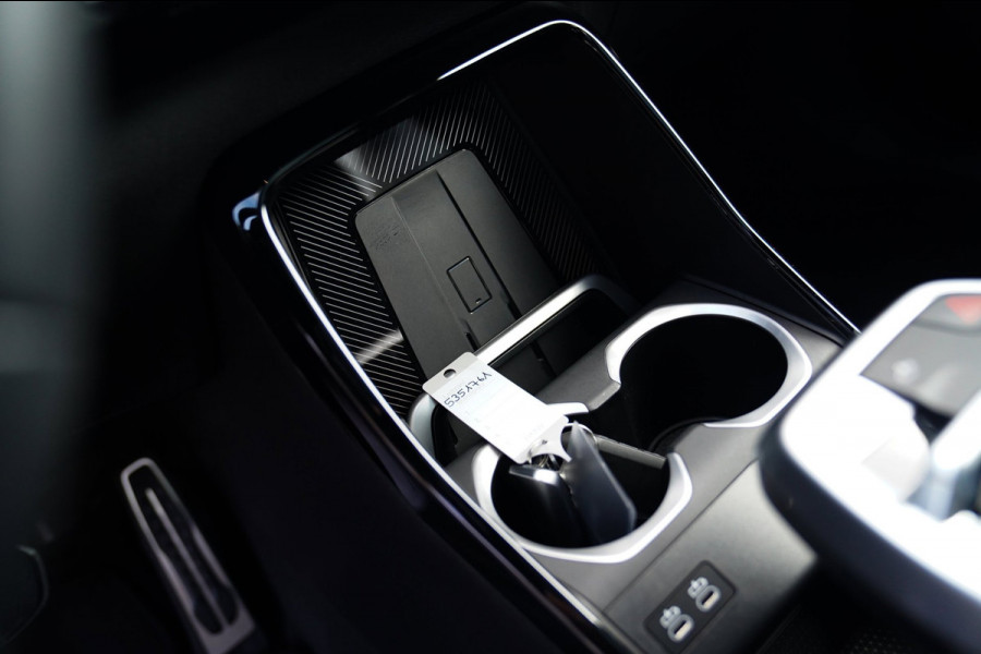 BMW X1 18i M-sport High Executive | HuD | Panorama | Harman/Kardon | incl BTW | M-pakket | Leder/Alcantara | Trekhaak elek | Lane