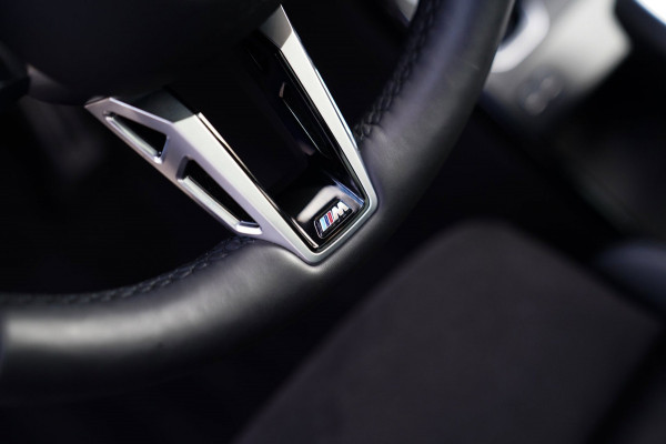 BMW X1 18i M-sport High Executive | HuD | Panorama | Harman/Kardon | incl BTW | M-pakket | Leder/Alcantara | Trekhaak elek | Lane