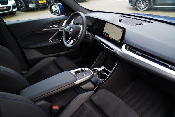 BMW X1 18i M-sport High Executive | HuD | Panorama | Harman/Kardon | incl BTW | M-pakket | Leder/Alcantara | Trekhaak elek | Lane