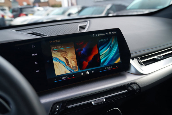 BMW X1 18i M-sport High Executive | HuD | Panorama | Harman/Kardon | incl BTW | M-pakket | Leder/Alcantara | Trekhaak elek | Lane