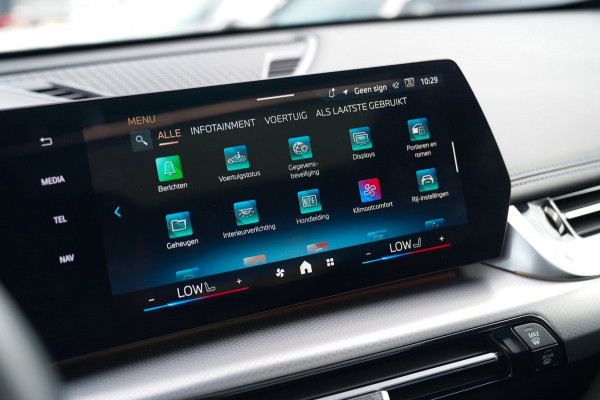 BMW X1 18i M-sport High Executive | HuD | Panorama | Harman/Kardon | incl BTW | M-pakket | Leder/Alcantara | Trekhaak elek | Lane