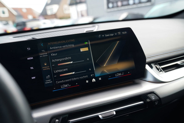 BMW X1 18i M-sport High Executive | HuD | Panorama | Harman/Kardon | incl BTW | M-pakket | Leder/Alcantara | Trekhaak elek | Lane