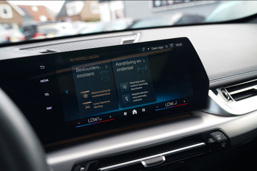 BMW X1 18i M-sport High Executive | HuD | Panorama | Harman/Kardon | incl BTW | M-pakket | Leder/Alcantara | Trekhaak elek | Lane