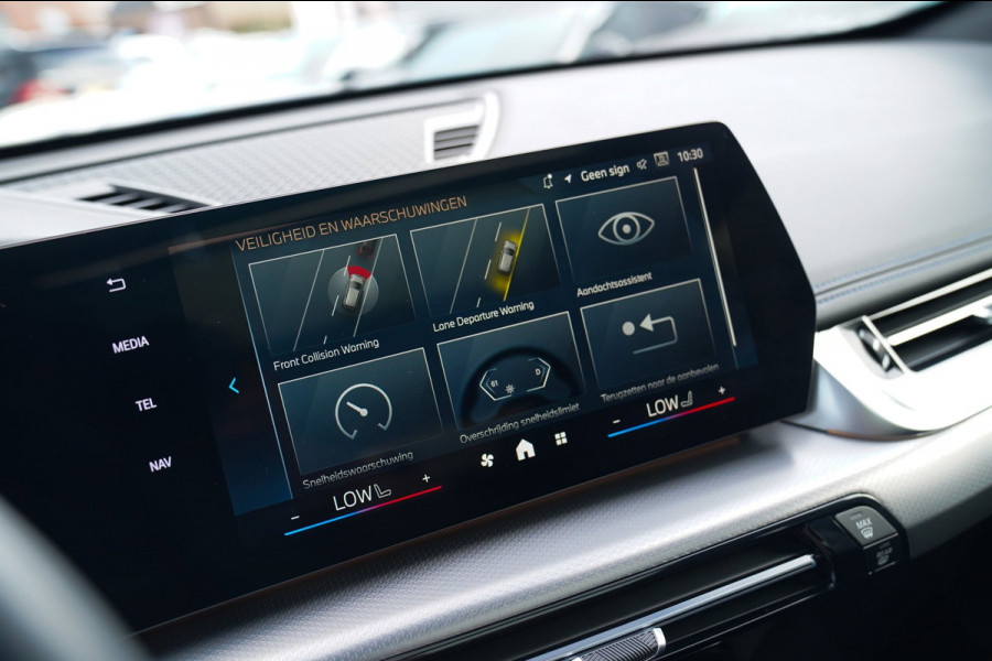 BMW X1 18i M-sport High Executive | HuD | Panorama | Harman/Kardon | incl BTW | M-pakket | Leder/Alcantara | Trekhaak elek | Lane