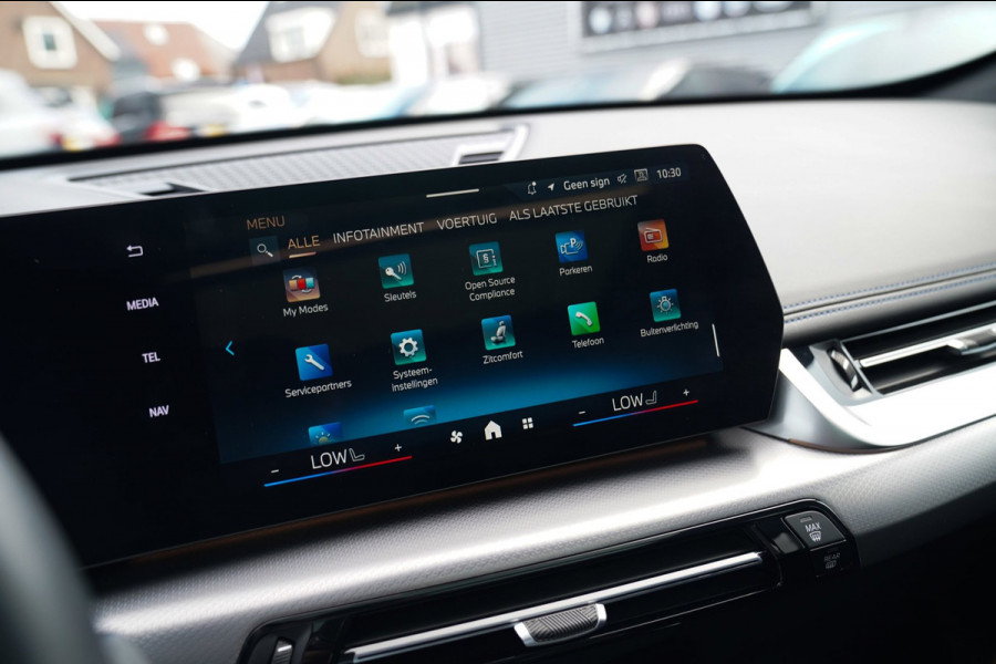 BMW X1 18i M-sport High Executive | HuD | Panorama | Harman/Kardon | incl BTW | M-pakket | Leder/Alcantara | Trekhaak elek | Lane