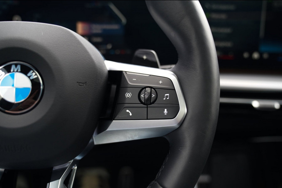 BMW X1 18i M-sport High Executive | HuD | Panorama | Harman/Kardon | incl BTW | M-pakket | Leder/Alcantara | Trekhaak elek | Lane