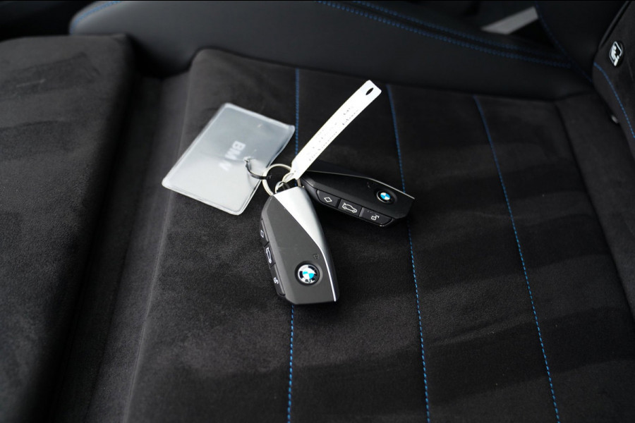 BMW X1 18i M-sport High Executive | HuD | Panorama | Harman/Kardon | incl BTW | M-pakket | Leder/Alcantara | Trekhaak elek | Lane