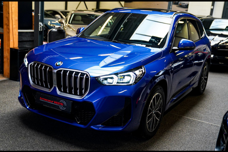 BMW X1 18i M-sport High Executive | HuD | Panorama | Harman/Kardon | incl BTW | M-pakket | Leder/Alcantara | Trekhaak elek | Lane