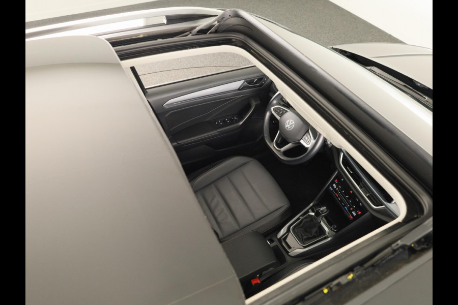 Volkswagen T-Roc 1.5 TSI Style 150 PK DSG | Panorama dak | Keyless entry/start | Matrix koplampen | Stoelverwarming | 18" LM velgen |