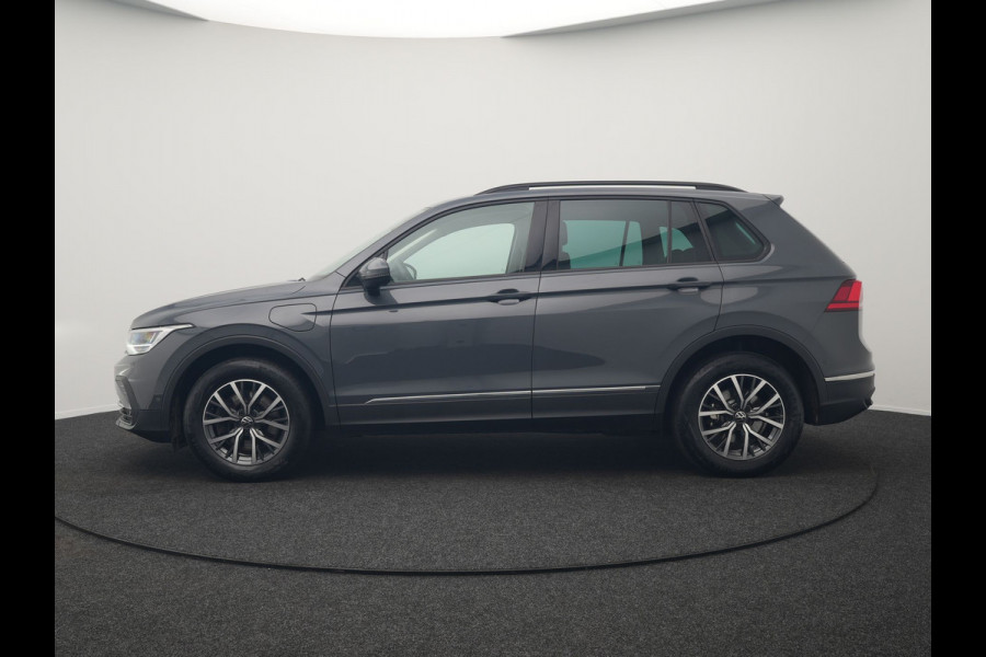 Volkswagen Tiguan 1.4 TSI Elegance Plug In Hybrid 245pk Dealer O.H PHEV | Trekhaak af Fabriek | Adaptive Cruise | Alcantara Sportstoelen Massage &  Verwarmd | Virtual | Keyless | Apple Carplay | BLIS |
