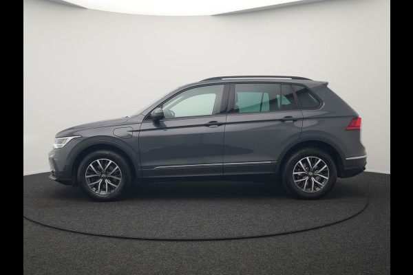 Volkswagen Tiguan 1.4 TSI Elegance Plug In Hybrid 245pk Dealer O.H PHEV | Trekhaak af Fabriek | Adaptive Cruise | Alcantara Sportstoelen Massage &  Verwarmd | Virtual | Keyless | Apple Carplay | BLIS |