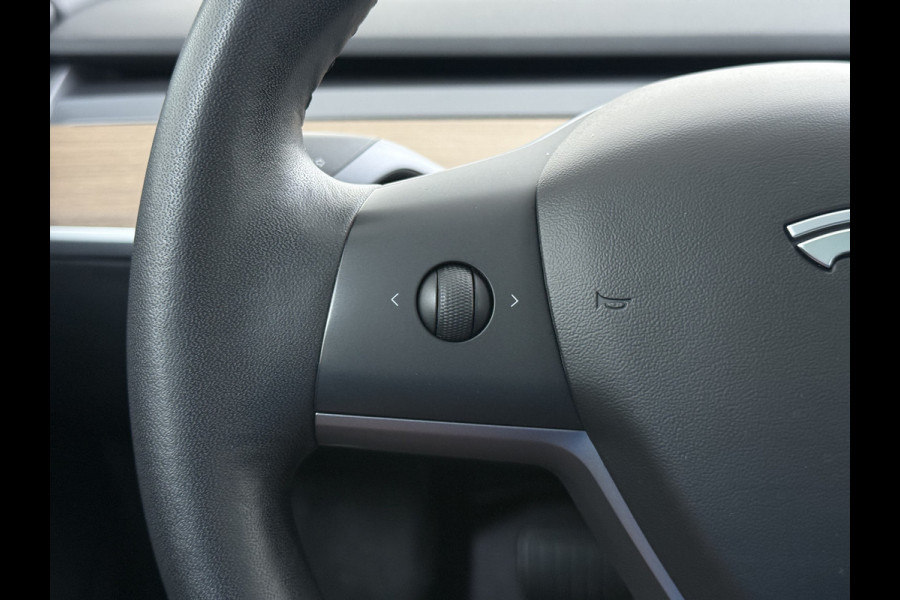 Tesla Model 3 Long Range AWD 75kWh Facelift Warmtepomp Lmv 19" AutoPilot Leder Panoramadak Adaptive-Cruise Camera's Elektr.-Stuur+Stoelen+Spie Navi LED DAB Voorverwarmen interieur Keyless One-Pedal-Drive 4WD SOH 87% Origineel Nederlandse Auto Fabrieksgarantie op Accu en Motor tot 27-09-2027/192.00km