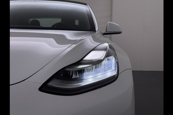 Tesla Model 3 Long Range AWD 75kWh Facelift Warmtepomp Lmv 19" AutoPilot Leder Panoramadak Adaptive-Cruise Camera's Elektr.-Stuur+Stoelen+Spie Navi LED DAB Voorverwarmen interieur Keyless One-Pedal-Drive 4WD SOH 87% Origineel Nederlandse Auto Fabrieksgarantie op Accu en Motor tot 27-09-2027/192.00km