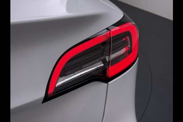 Tesla Model 3 Long Range AWD 75kWh Facelift Warmtepomp Lmv 19" AutoPilot Leder Panoramadak Adaptive-Cruise Camera's Elektr.-Stuur+Stoelen+Spie Navi LED DAB Voorverwarmen interieur Keyless One-Pedal-Drive 4WD SOH 87% Origineel Nederlandse Auto Fabrieksgarantie op Accu en Motor tot 27-09-2027/192.00km