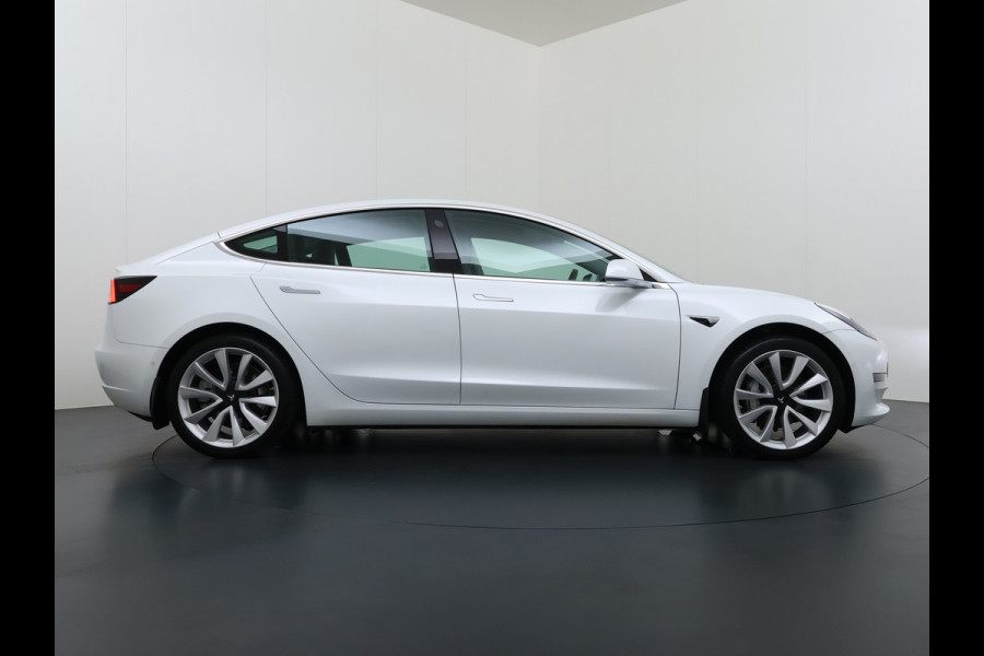 Tesla Model 3 Long Range AWD 75kWh Facelift Warmtepomp Lmv 19" AutoPilot Leder Panoramadak Adaptive-Cruise Camera's Elektr.-Stuur+Stoelen+Spie Navi LED DAB Voorverwarmen interieur Keyless One-Pedal-Drive 4WD SOH 87% Origineel Nederlandse Auto Fabrieksgarantie op Accu en Motor tot 27-09-2027/192.00km