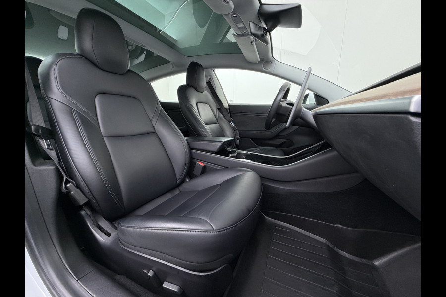 Tesla Model 3 Long Range AWD 75kWh Facelift Warmtepomp Lmv 19" AutoPilot Leder Panoramadak Adaptive-Cruise Camera's Elektr.-Stuur+Stoelen+Spie Navi LED DAB Voorverwarmen interieur Keyless One-Pedal-Drive 4WD SOH 87% Origineel Nederlandse Auto Fabrieksgarantie op Accu en Motor tot 27-09-2027/192.00km