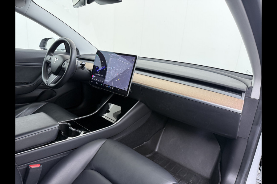 Tesla Model 3 Long Range AWD 75kWh Facelift Warmtepomp Lmv 19" AutoPilot Leder Panoramadak Adaptive-Cruise Camera's Elektr.-Stuur+Stoelen+Spie Navi LED DAB Voorverwarmen interieur Keyless One-Pedal-Drive 4WD SOH 87% Origineel Nederlandse Auto Fabrieksgarantie op Accu en Motor tot 27-09-2027/192.00km