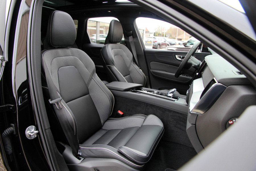 Volvo XC60 2.0 T6 Plug-in hybrid AWD Plus Black Edition R-Design | Nieuw | Pano | Head-up | ACC |