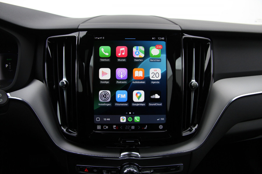 Volvo XC60 2.0 T6 Plug-in hybrid AWD Plus Black Edition R-Design | Nieuw | Pano | Head-up | ACC |