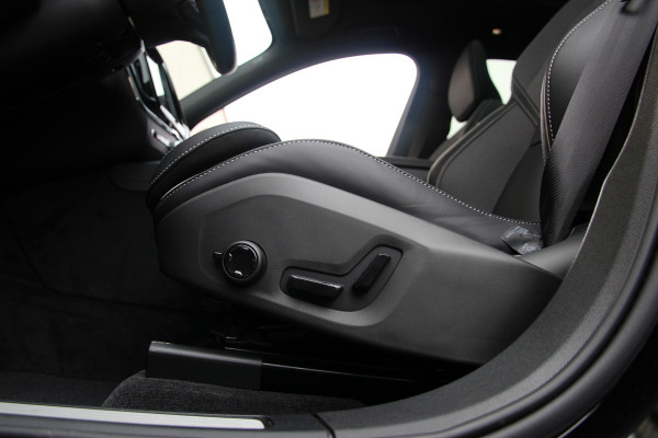 Volvo XC60 2.0 T6 Plug-in hybrid AWD Plus Black Edition R-Design | Nieuw | Pano | Head-up | ACC |