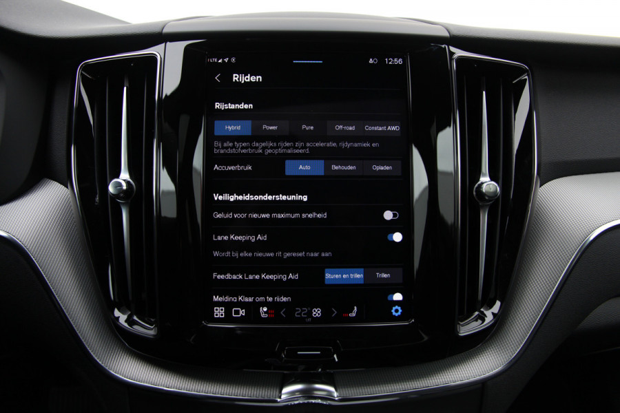 Volvo XC60 2.0 T6 Plug-in hybrid AWD Plus Black Edition R-Design | Nieuw | Pano | Head-up | ACC |