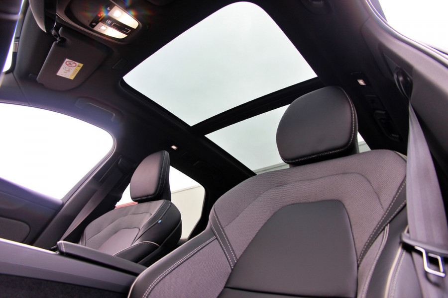 Volvo XC60 2.0 T6 Plug-in hybrid AWD Plus Black Edition R-Design | Nieuw | Pano | Head-up | ACC |