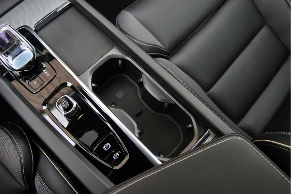 Volvo XC60 2.0 T6 Plug-in hybrid AWD Plus Black Edition R-Design | Nieuw | Pano | Head-up | ACC |