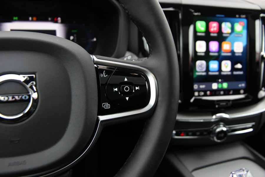 Volvo XC60 2.0 T6 Plug-in hybrid AWD Plus Black Edition R-Design | Nieuw | Pano | Head-up | ACC |