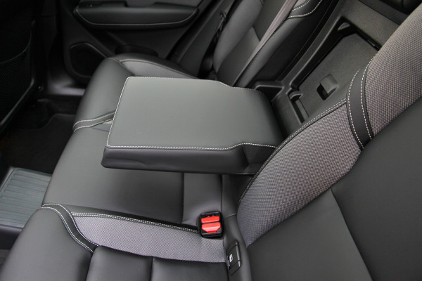 Volvo XC60 2.0 T6 Plug-in hybrid AWD Plus Black Edition R-Design | Nieuw | Pano | Head-up | ACC |