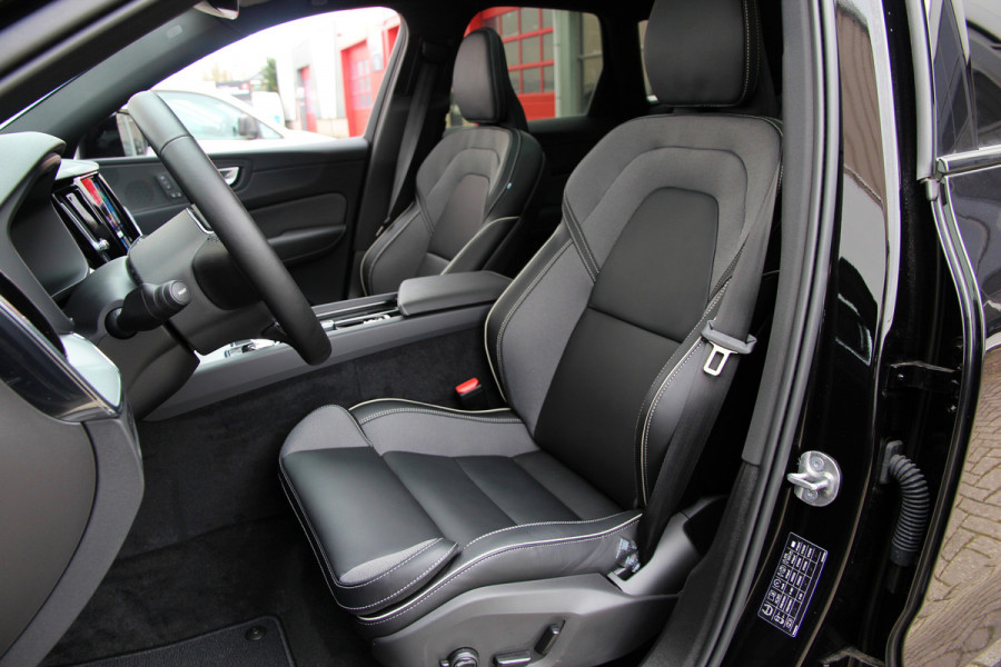 Volvo XC60 2.0 T6 Plug-in hybrid AWD Plus Black Edition R-Design | Nieuw | Pano | Head-up | ACC |