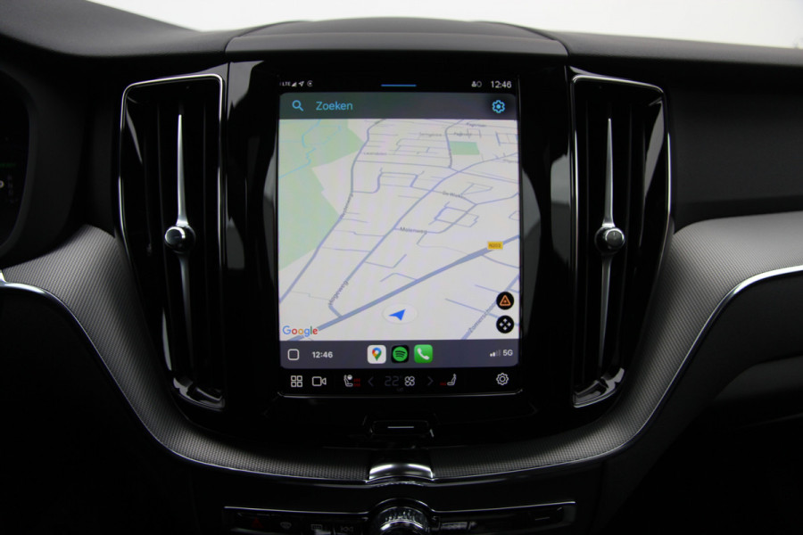 Volvo XC60 2.0 T6 Plug-in hybrid AWD Plus Black Edition R-Design | Nieuw | Pano | Head-up | ACC |