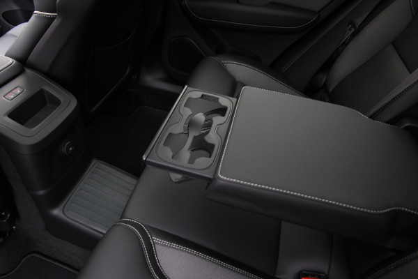 Volvo XC60 2.0 T6 Plug-in hybrid AWD Plus Black Edition R-Design | Nieuw | Pano | Head-up | ACC |