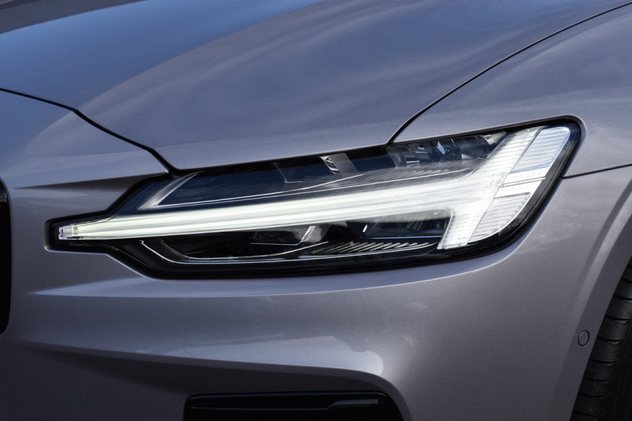 Volvo V60 T6 350PK Plug-in hybrid AWD Plus Dark Panodak | H&K | ACC | Blis | Contour Stoelen | Stuurverwarming