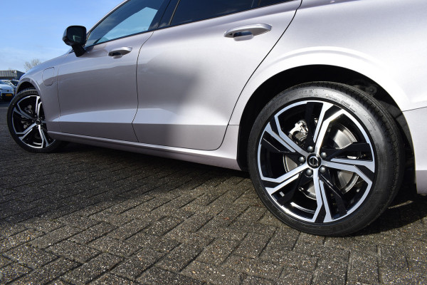 Volvo V60 T6 350PK Plug-in hybrid AWD Plus Dark Panodak | H&K | ACC | Blis | Contour Stoelen | Stuurverwarming