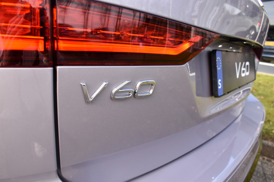 Volvo V60 T6 350PK Plug-in hybrid AWD Plus Dark Panodak | H&K | ACC | Blis | Contour Stoelen | Stuurverwarming