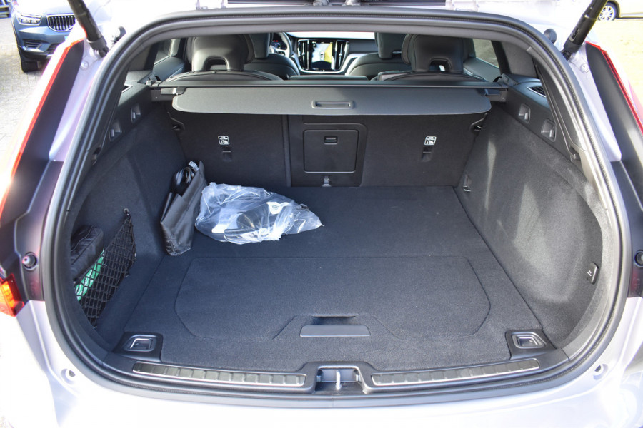 Volvo V60 T6 350PK Plug-in hybrid AWD Plus Dark Panodak | H&K | ACC | Blis | Contour Stoelen | Stuurverwarming