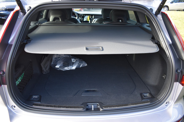 Volvo V60 T6 350PK Plug-in hybrid AWD Plus Dark Panodak | H&K | ACC | Blis | Contour Stoelen | Stuurverwarming