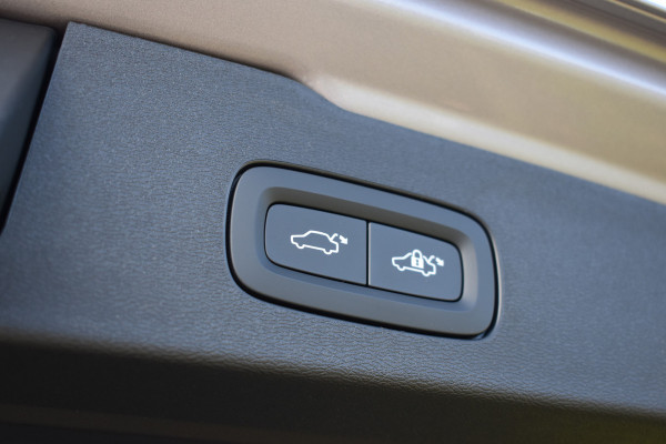 Volvo V60 T6 350PK Plug-in hybrid AWD Plus Dark Panodak | H&K | ACC | Blis | Contour Stoelen | Stuurverwarming
