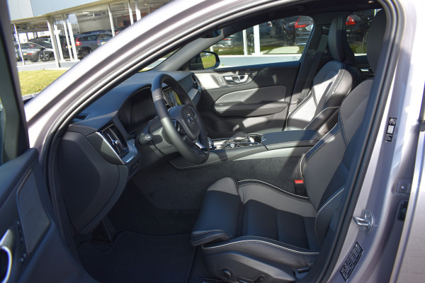 Volvo V60 T6 350PK Plug-in hybrid AWD Plus Dark Panodak | H&K | ACC | Blis | Contour Stoelen | Stuurverwarming