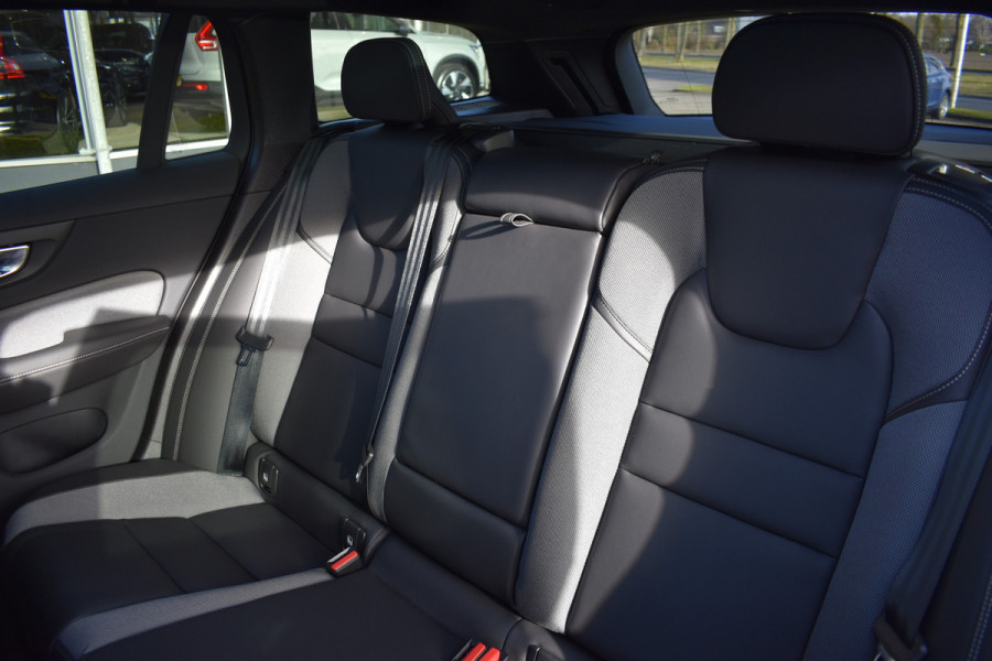 Volvo V60 T6 350PK Plug-in hybrid AWD Plus Dark Panodak | H&K | ACC | Blis | Contour Stoelen | Stuurverwarming